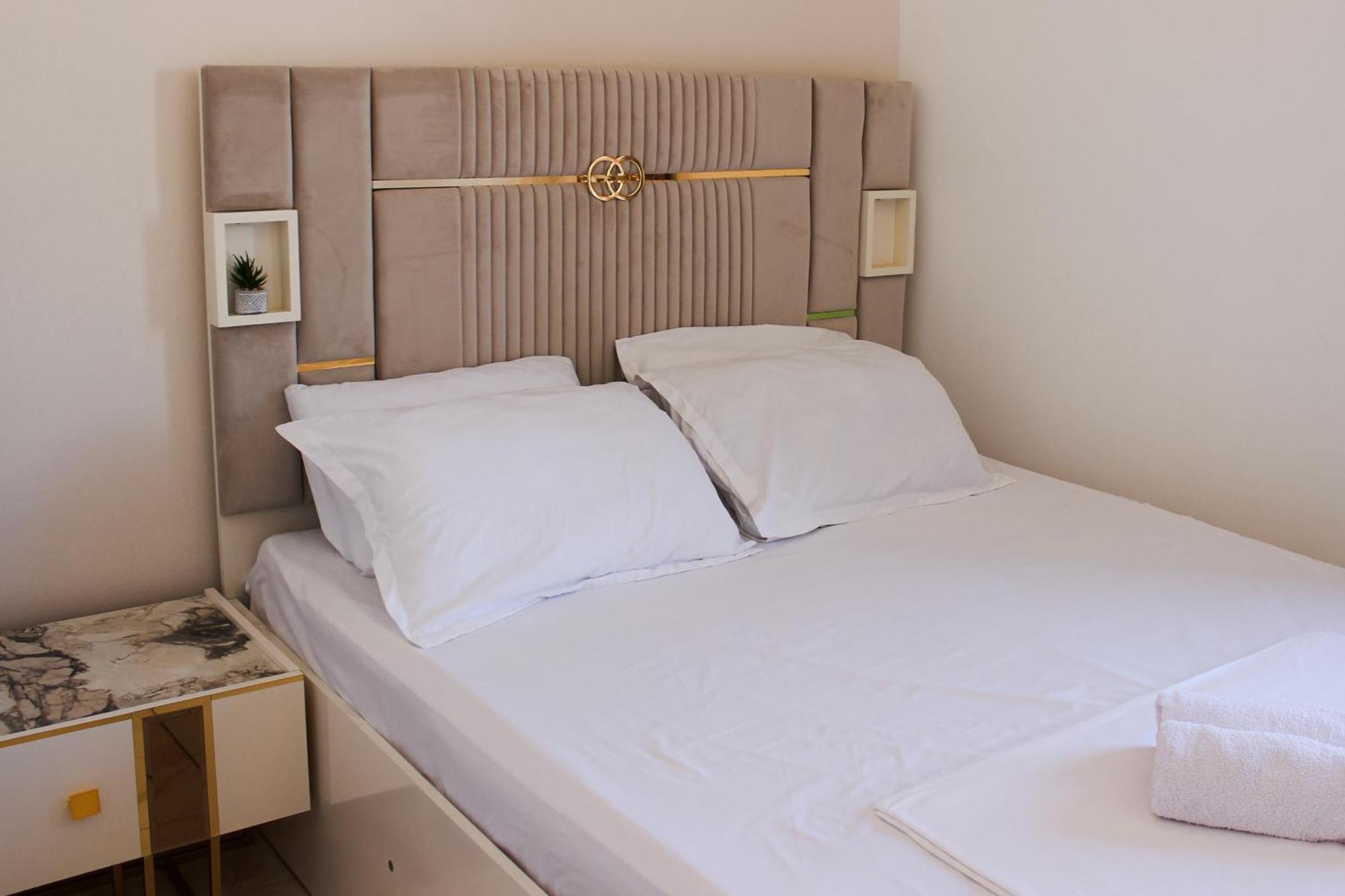 M&H Apartments Ulcinj Buitenkant foto